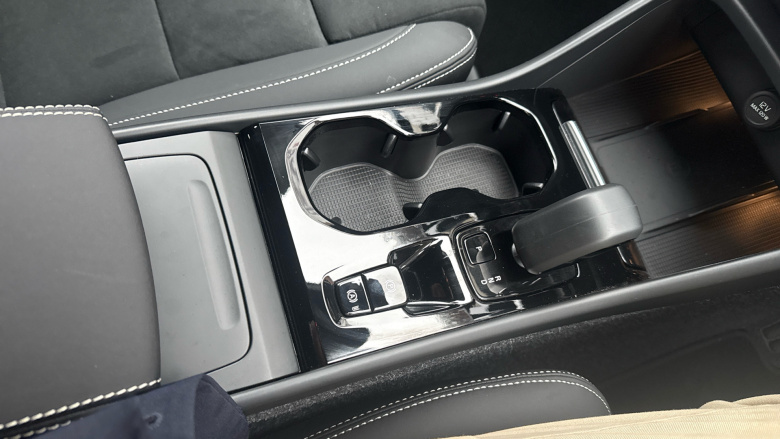 Volvo XC40 2.0 B4P Plus Dark 5dr Auto Petrol Estate